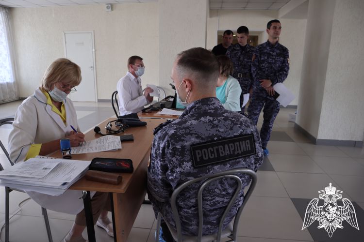 Красноярские росгвардейцы сдали кровь в преддверии Дня России  и Всемирного Дня донора