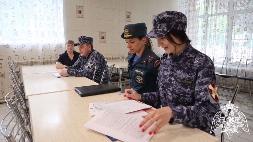 В Красноярском крае сотрудники Росгвардии в составе комиссий проводят обследование детских лагерей