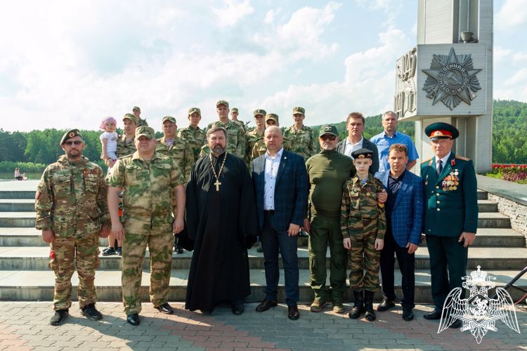 В День Памяти и скорби в Красноярском крае сотрудники и военнослужащие Росгвардии возложили цветы к мемориалам