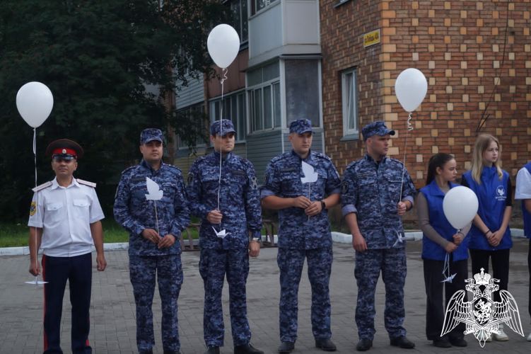 Сотрудники Росгвардии почтили память погибших детей Донбасса