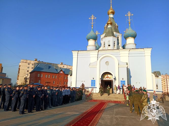 В Норильске сотрудники и военнослужащие Росгвардии присоединились ко Всероссийскому молебну о Победе