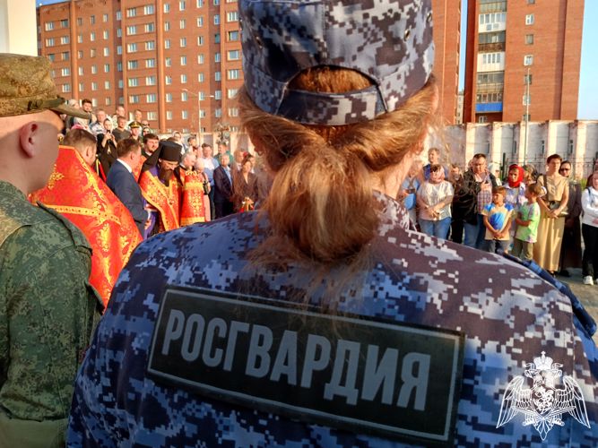 В Норильске сотрудники и военнослужащие Росгвардии присоединились ко Всероссийскому молебну о Победе