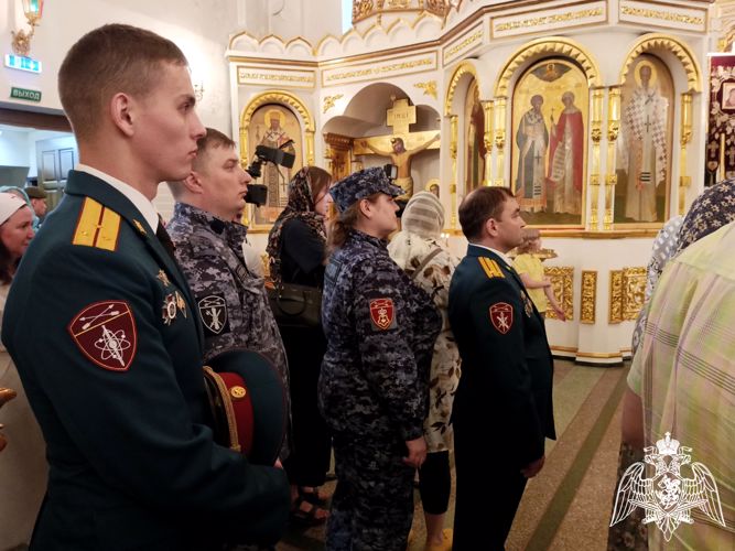 В Норильске сотрудники и военнослужащие Росгвардии присоединились ко Всероссийскому молебну о Победе
