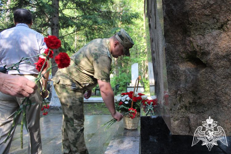 Зеленогорские военнослужащие Росгвардии почтили память своих земляков
