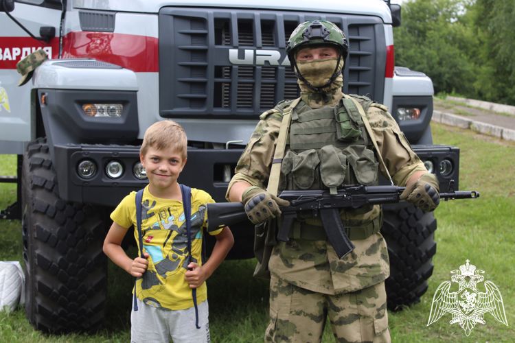 Зеленогорские военнослужащие Росгвардии приняли участие в мероприятиях, приуроченных Дню образования города