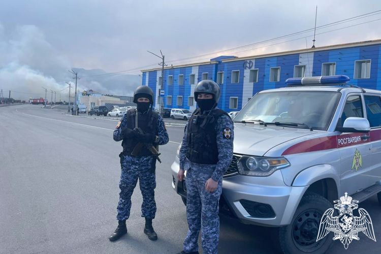 В Норильске сотрудники Росгвардии обеспечили охрану общественного порядка на месте пожара