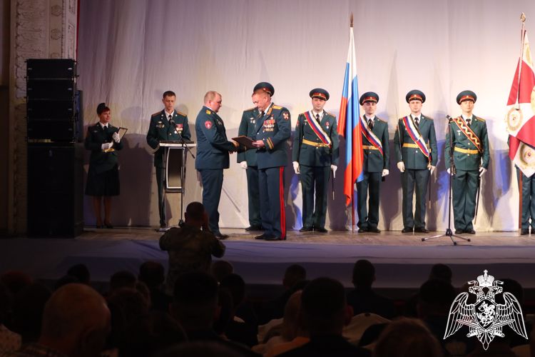 Воинской части Росгвардии в Железногорске вручено боевое знамя