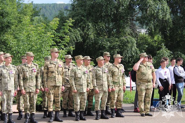 Военнослужащие Росгвардии в Зеленогорске участвуют в мероприятиях, посвященных  Дню государственного флага России