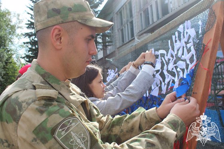Военнослужащие Росгвардии в Зеленогорске участвуют в мероприятиях, посвященных  Дню государственного флага России