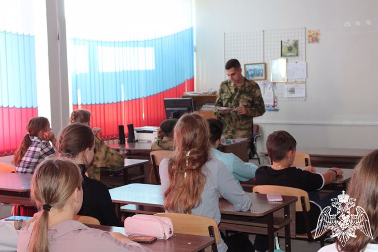 Зеленогорские военнослужащие Росгвардии провели для юных росгвардейцев Урок мужества 