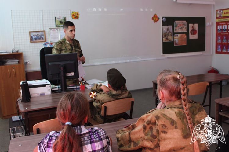 Зеленогорские военнослужащие Росгвардии провели для юных росгвардейцев Урок мужества 