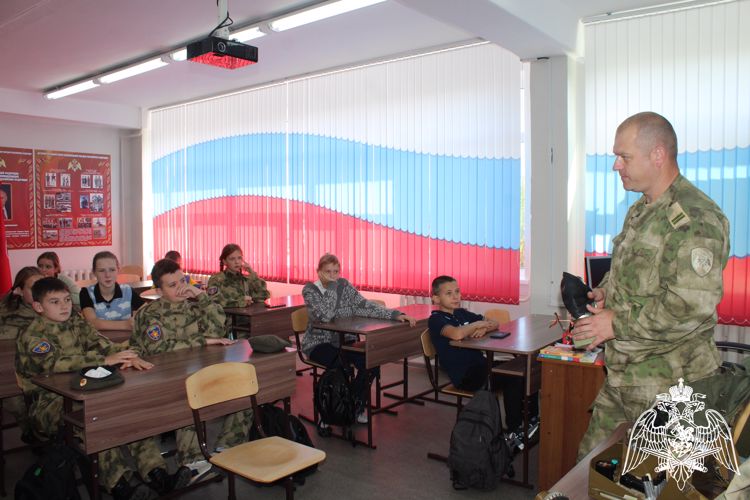 В Зеленогорске у учащихся класса Росгвардии начался учебный процесс