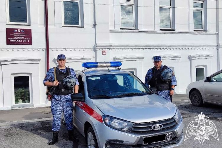 В Красноярском крае сотрудники Росгвардии обеспечили безопасность проведения мероприятий, приуроченных Дню знаний