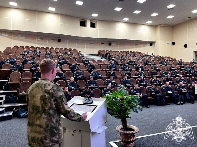 Железногорский военнослужащий Росгвардии провел занятия с курсантам Сибирской академии МЧС