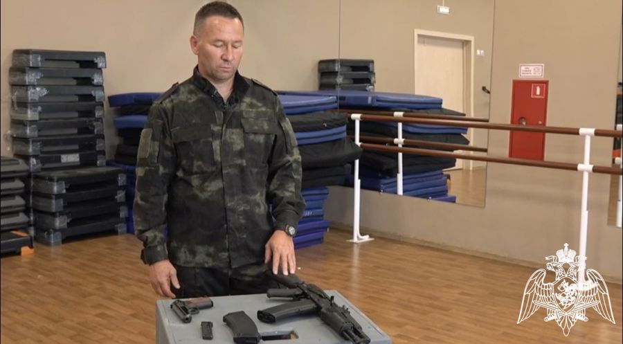 Ветеран спецподразделения Росгвардии принял участие в съемках обучающего фильма для красноярских школьников 