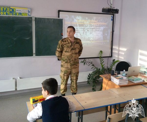 Военнослужащие Росгвардии совместно с представителями казачества провели  «Урок мужества» со школьниками