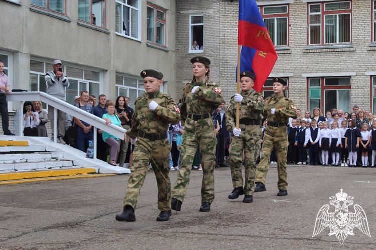 Военнослужащие Росгвардии в Зеленогорске приняли участие в комплексе мероприятий на День знаний