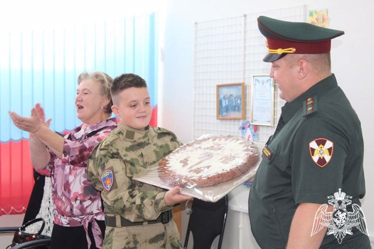 Военнослужащие Росгвардии в Зеленогорске приняли участие в комплексе мероприятий на День знаний