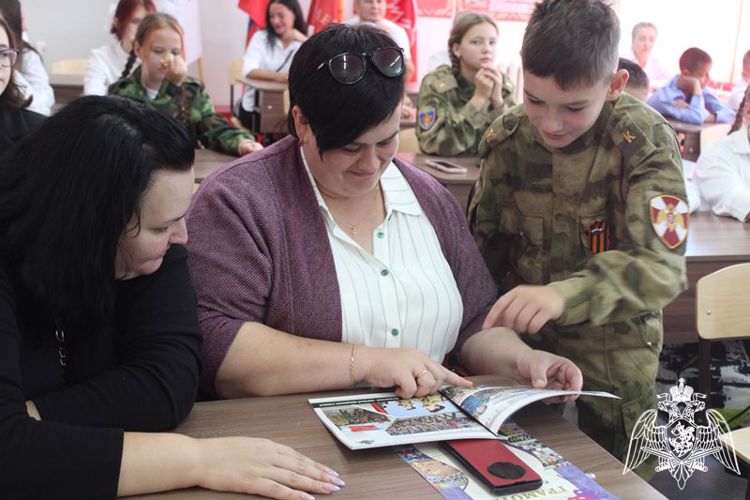 Военнослужащие Росгвардии в Зеленогорске приняли участие в комплексе мероприятий на День знаний