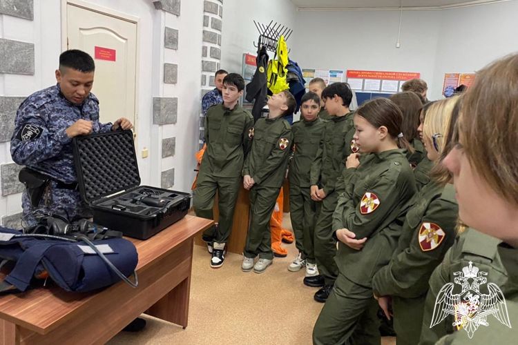 Сотрудники Росгвардии провели день открытых дверей в подразделении