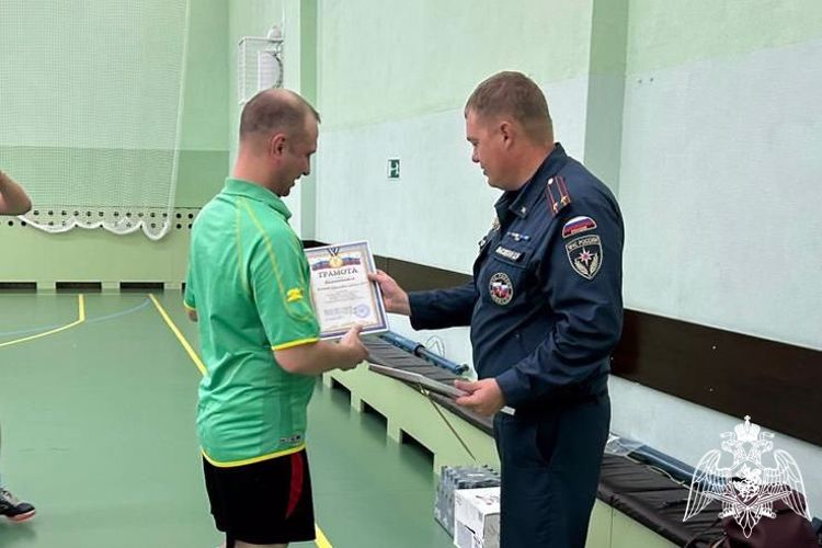 Военнослужащие Росгвардии приняли участие в турнире по мини-футболу в честь Дня пожарной охраны России