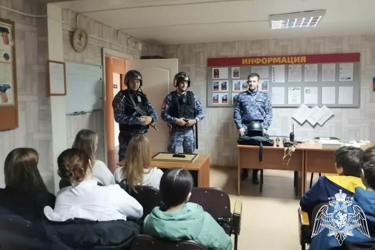 Сотрудники Росгвардии провели день открытых дверей в подразделении