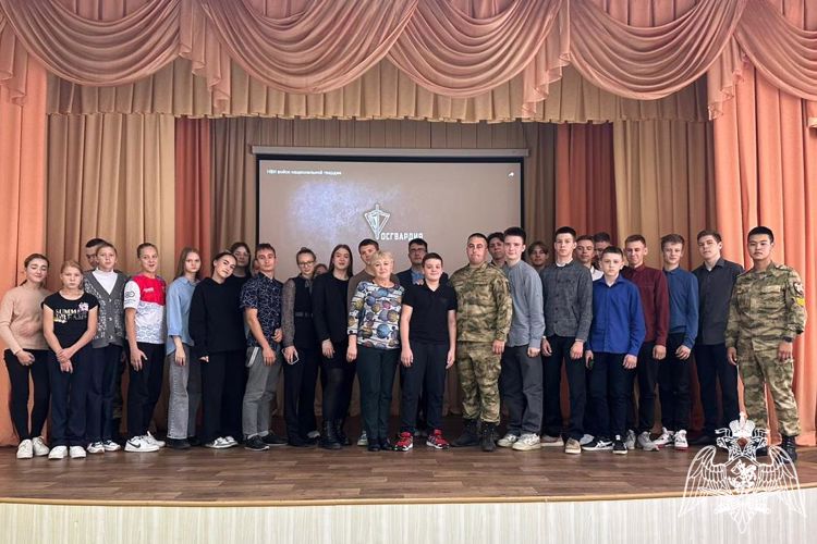 В Зеленогорске курсанты Новосибирского военного института Росгвардии проводят встречи со школьниками и студентами образовательных учреждений