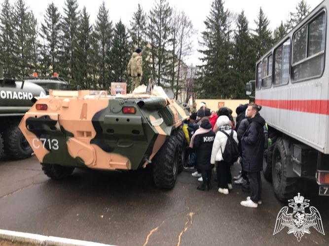 В Железногорской воинской части Росгвардии прошел День призывника