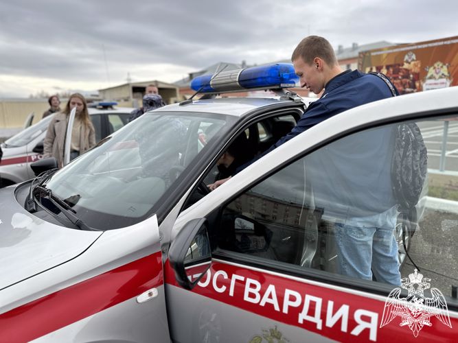 Сотрудники Росгвардии открыли двери для красноярских студентов
