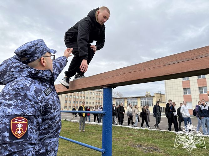 Сотрудники Росгвардии открыли двери для красноярских студентов