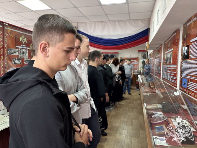 Сотрудники Росгвардии открыли двери для красноярских студентов
