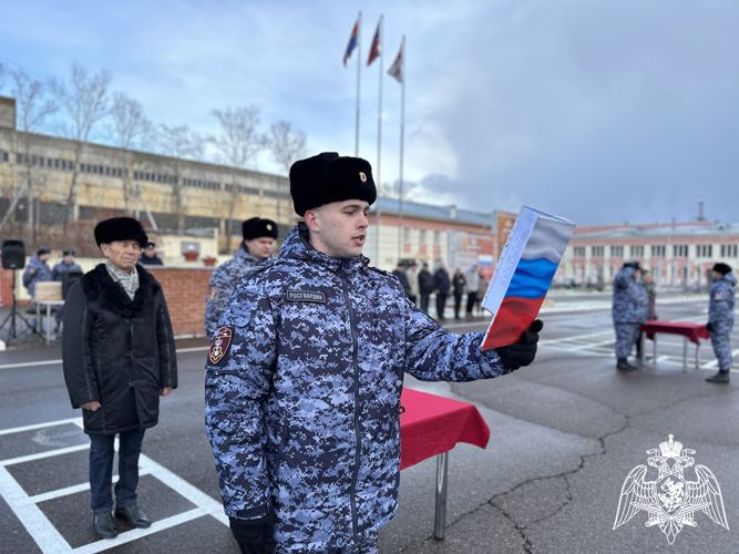 В городском управлении вневедомственной охраны Росгвардии новобранцы приняли Присягу