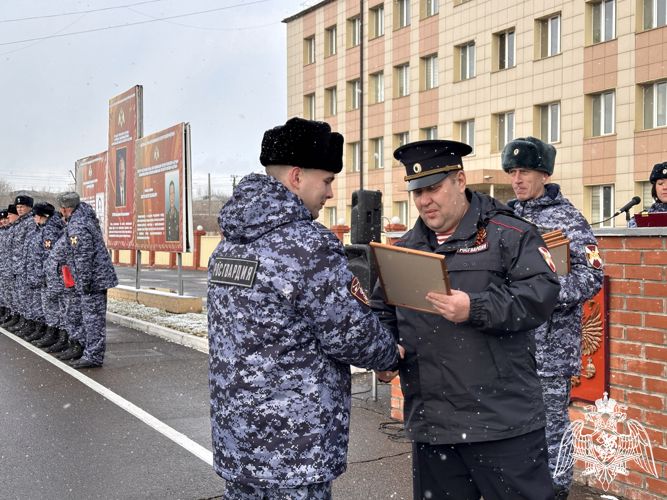 В городском управлении вневедомственной охраны Росгвардии новобранцы приняли Присягу