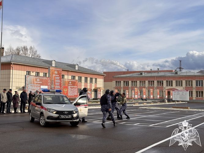 В городском управлении вневедомственной охраны Росгвардии новобранцы приняли Присягу