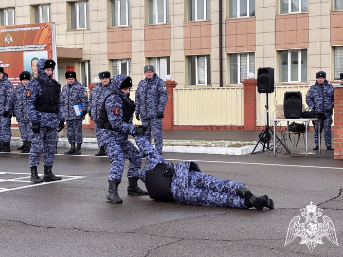 В городском управлении вневедомственной охраны Росгвардии новобранцы приняли Присягу