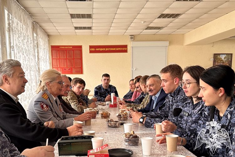 В городском управлении вневедомственной охраны Росгвардии новобранцы приняли Присягу
