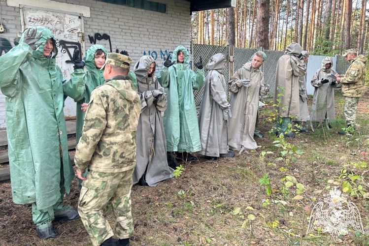 Сотрудники и военнослужащие Росгвардии в Красноярском крае приняли участие в военно - патриотической игре "Сибирский щит" 