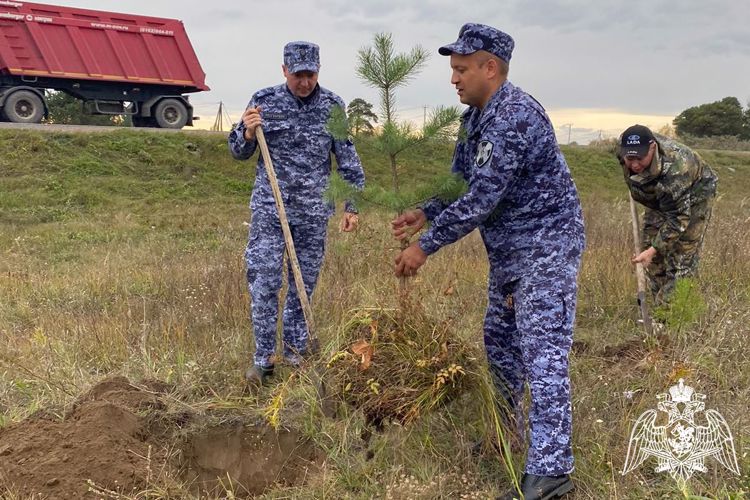 Сотрудники Росгвардии приняли участие во Всероссийской акции «Зеленая Россия»