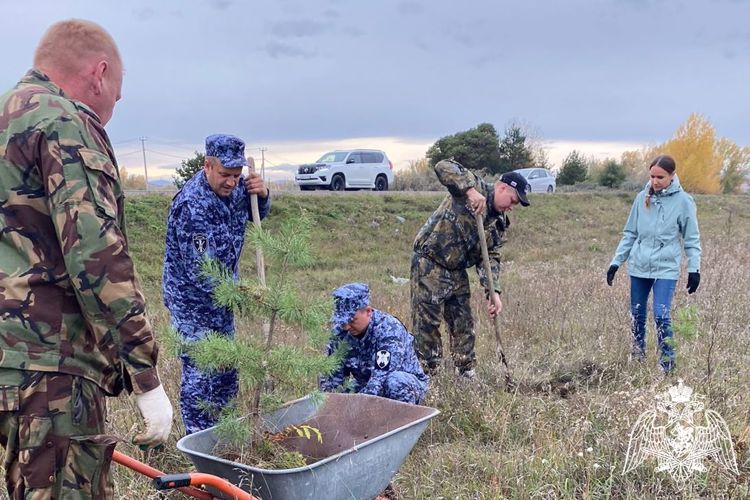 Сотрудники Росгвардии приняли участие во Всероссийской акции «Зеленая Россия»
