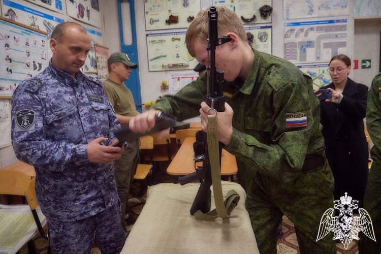 Сотрудники и военнослужащие Росгвардии в Красноярском крае приняли участие в военно - патриотической игре "Сибирский щит" 