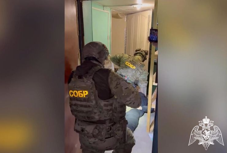 Сотрудники Росгвардии задержали четверых мужчин, подозреваемых в вымогательстве группой лиц по предварительному сговору в Железногорске Красноярского края 