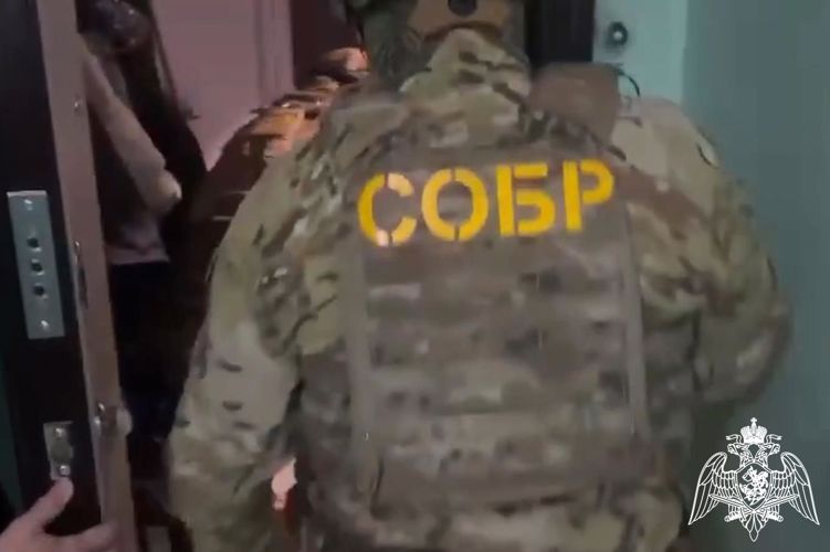 Сотрудники Росгвардии задержали четверых мужчин, подозреваемых в вымогательстве группой лиц по предварительному сговору в Железногорске Красноярского края 