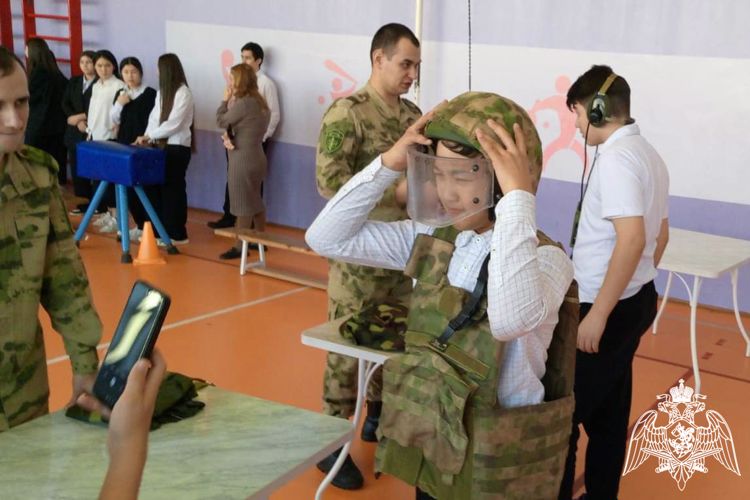 Военнослужащие Росгвардии побывали в гостях у красноярских школьников