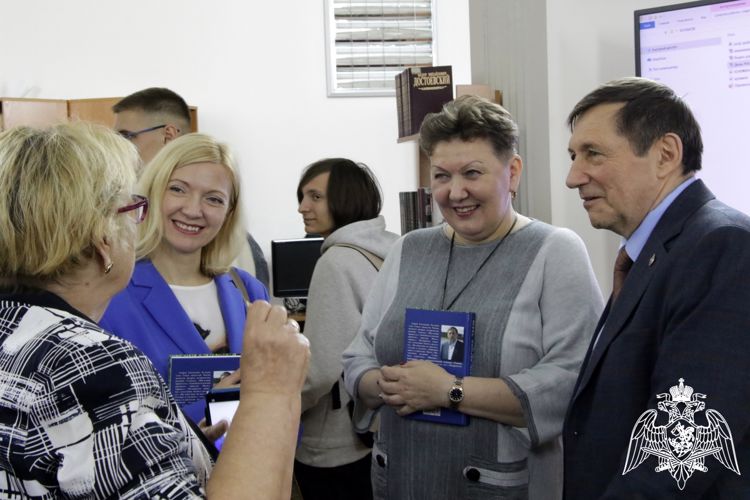 Встреча с писателем, ветераном Росгвардии полковником в отставке Андреем Кулаковым состоялась в Красноярской краевой библиотеке 