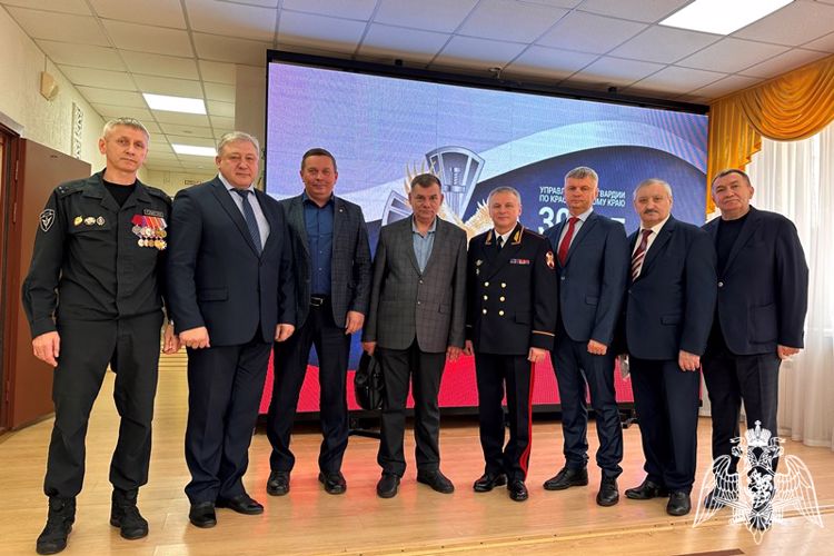 Росгвардейцы поздравили с праздником ветеранов войск правопорядка в Красноярском крае