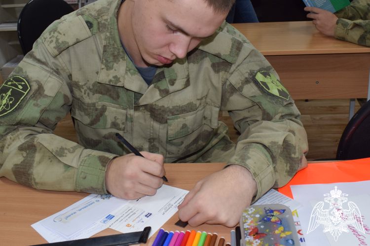 Военнослужащие по призыву присоединились к ведомственной акции Росгвардии «С любовью к маме» 