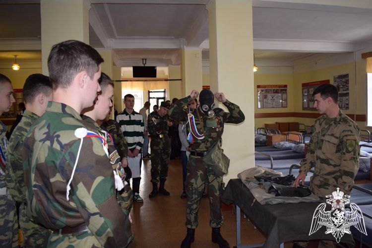 На территории воинской части Росгвардии в Красноярске  День призывника собрал 120 человек 