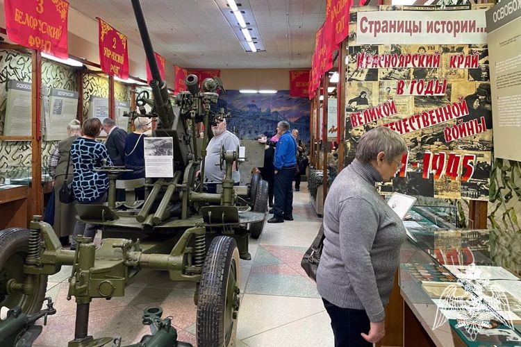 Росгвардейцы поздравили с праздником ветеранов войск правопорядка в Красноярском крае