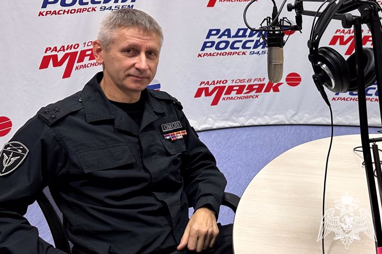 Командир отряда мобильного особого назначения на транспорте выступил в эфире красноярского радио 