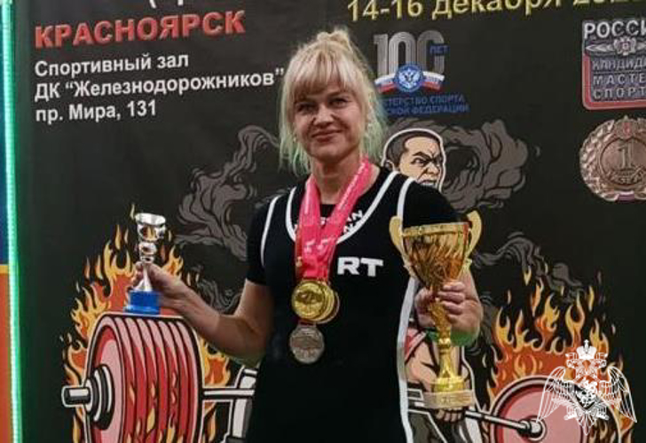 В Норильске сотрудник Росгвардии одержала победу на Чемпионате и Первенстве Красноярского края по пауэрлифтингу